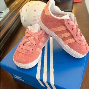 Adidas Infant/Kids Sneakers in Coral and White